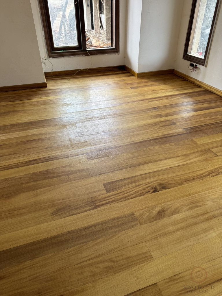 Solid Hardwood Plank Floor