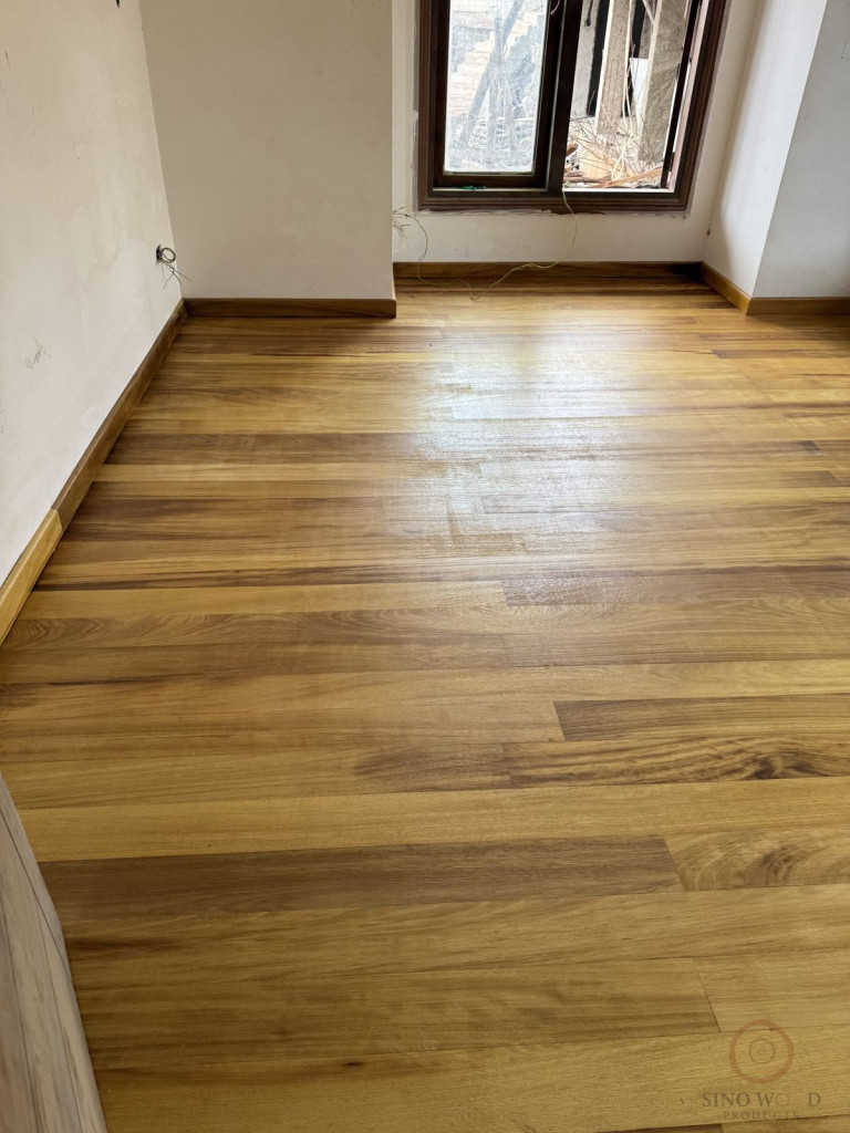Solid Hardwood Plank Floor