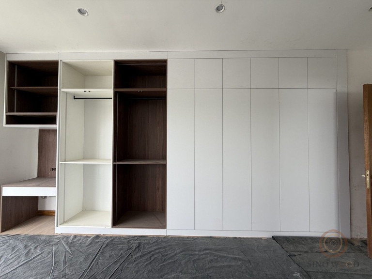 Wall-to-Wall Wardrobe with Study Desk